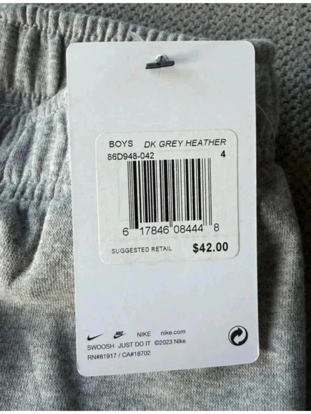 Nike Boys Jogger Sweatpants Gray Fleece Logo Pants Size 4 XS 3-4Y NWT .